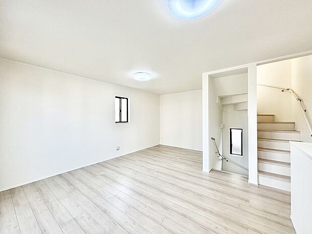 内装「おはよう」「ただいま」家族とのコミュニケーションがとりやすいリビングイン階段があるリビングです。