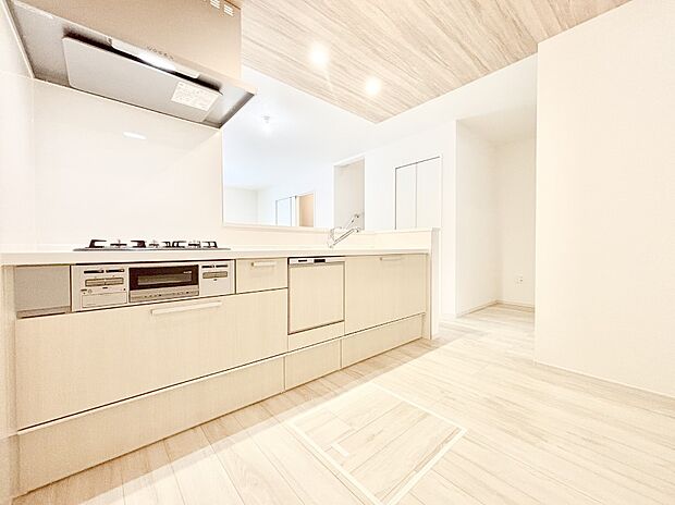 広々とした使い勝手の良いキッチンで日々のお料理も楽しくなりそう