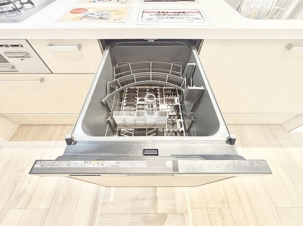 面倒なお片づけは食洗機にお任せ！家事の負担が減って、時間にも気持ちにもゆとりができます。