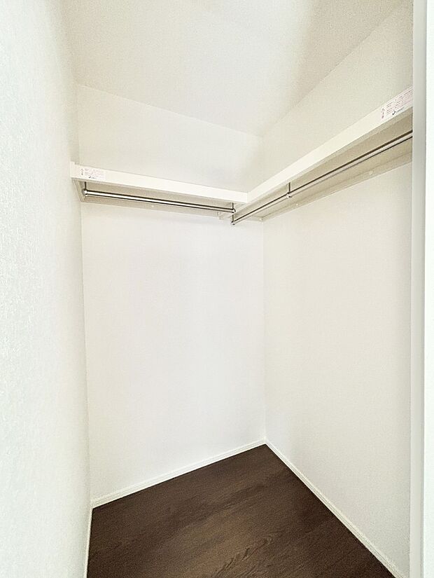 ウォークインクローゼット付きで生活空間を広く利用できます。