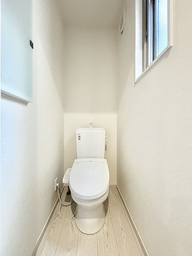 トイレは1階と2階それぞれに配置されていてとても便利です。 