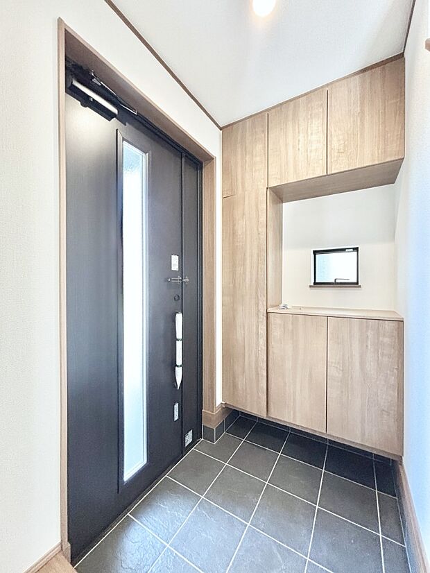 飾り棚を利用して、お越しいただくお客様をおもてなしできます。