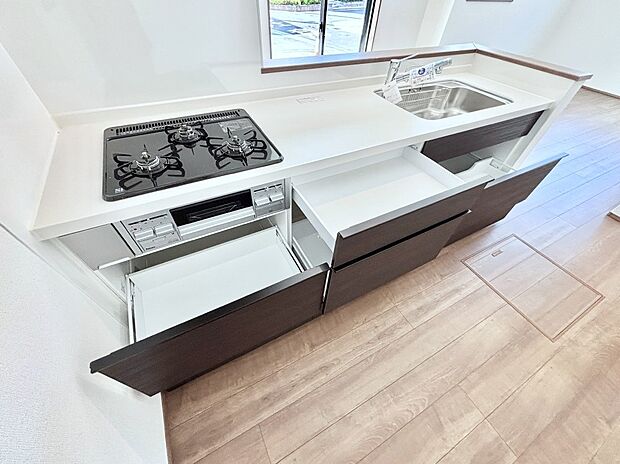 使いやすさを優先したスライド式収納タイプ！