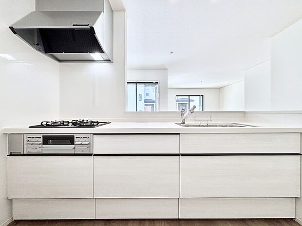 システムキッチンはシンプルでスッキリした飽きの来ないデザインなので永く使えそう！