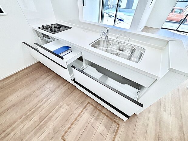 使いやすさを優先したスライド式収納タイプ！