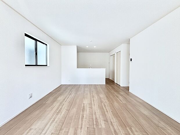 家族団らんの時間も増えそうなくつろぎのリビングダイニング。   