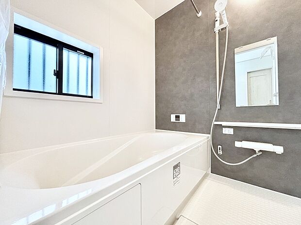 落ち着いた雰囲気でゆっくりお寛ぎいただけるバスルーム