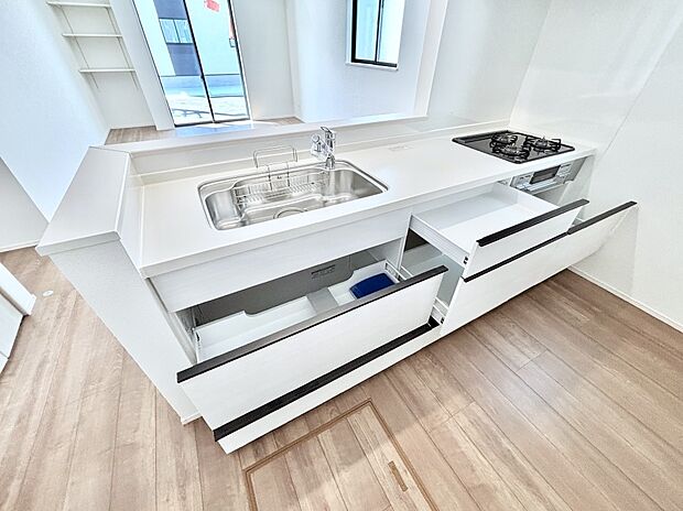 使いやすさを優先したスライド式収納タイプ！