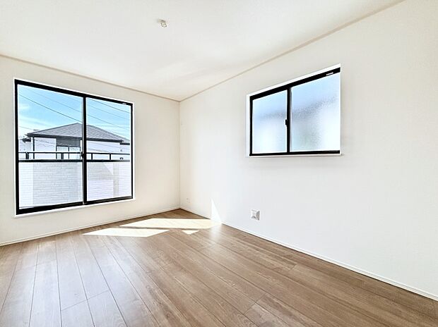 明るいバルコニーサイドに洋室を設置。目覚めの良い寝室に。