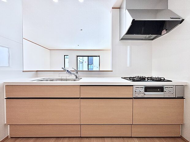 カウンター越しに楽しいおしゃべり。いつものお料理がもっと美味しくなりそうですね。 