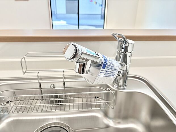 いつでも清潔なおいしいお水を。一つの水栓で水道水と浄水を使い分け。