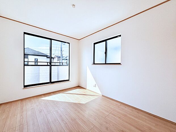 明るいバルコニーサイドに洋室を設置。目覚めの良い寝室に。