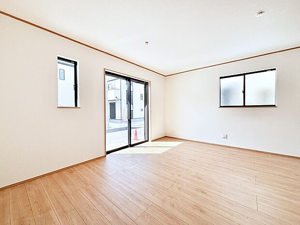 日当たりの良いリビング。お気に入りのグリーンを飾れば更に心地よさがアップ！