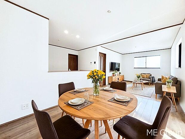 落ち着いた雰囲気のＬＤＫは家族みんなの快適空間※家具はCGです