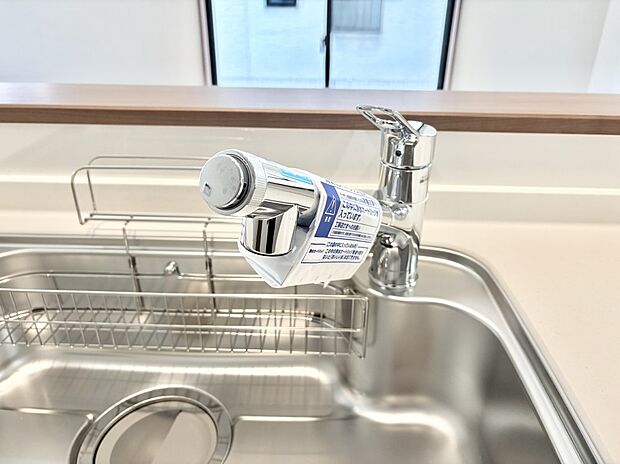 いつでも清潔なおいしいお水を。一つの水栓で水道水と浄水を使い分け。