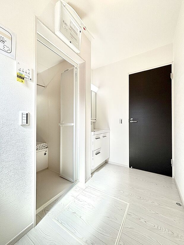 明るい洗面所は毎朝の身支度も楽しくできちゃいそうです。