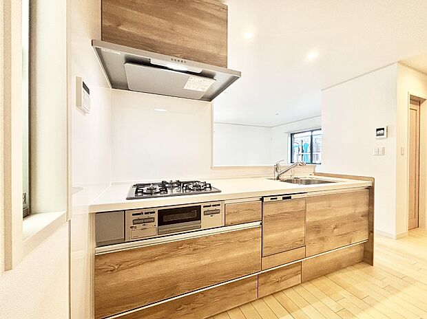 広々とした使い勝手の良いキッチンで日々のお料理も楽しくなりそう