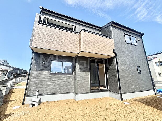 たっぷりの陽光と開放感に包まれる明るい住まい