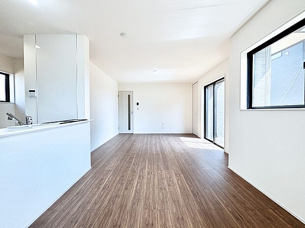 日当たりの良いリビング。お気に入りのグリーンを飾れば更に心地よさがアップ!