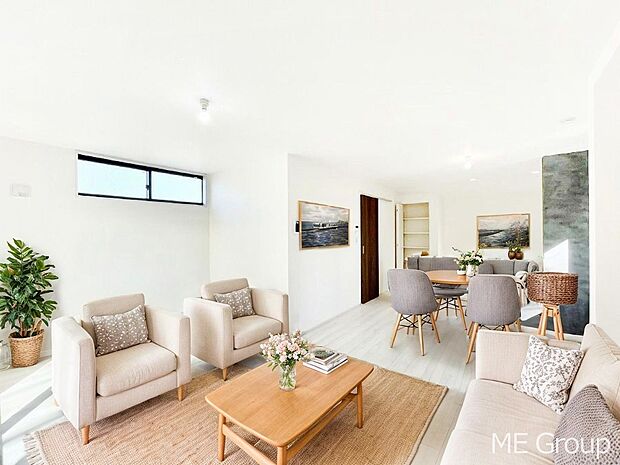 家族の和やかな会話が聞こえてきそう。開放感のあるリビングです。※家具はCGです