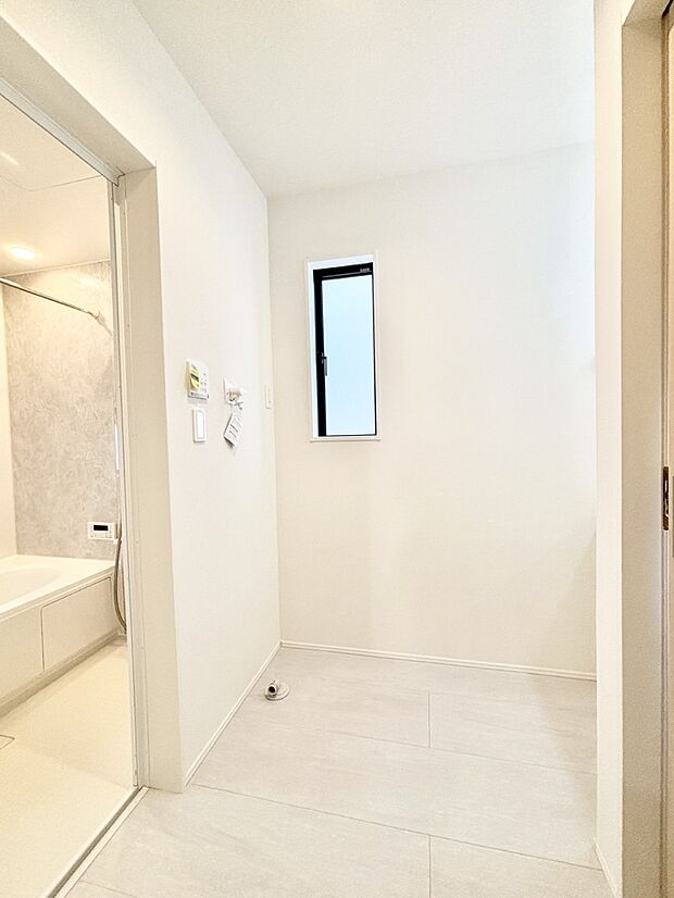 広々とゆとりのあるランドリースペース。  