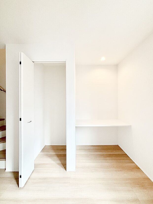 あると便利なリビング収納、カウンター！日用品のストックやお子様のおもちゃなどもスッキリ