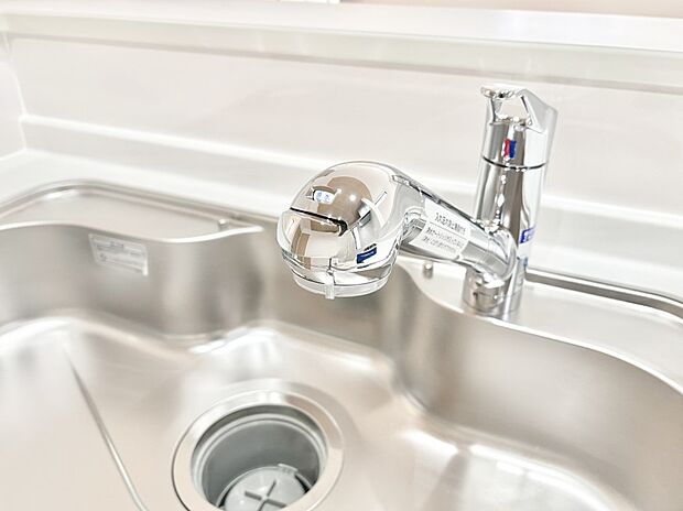 いつでも清潔なおいしいお水を。一つの水栓で水道水と浄水を使い分け。