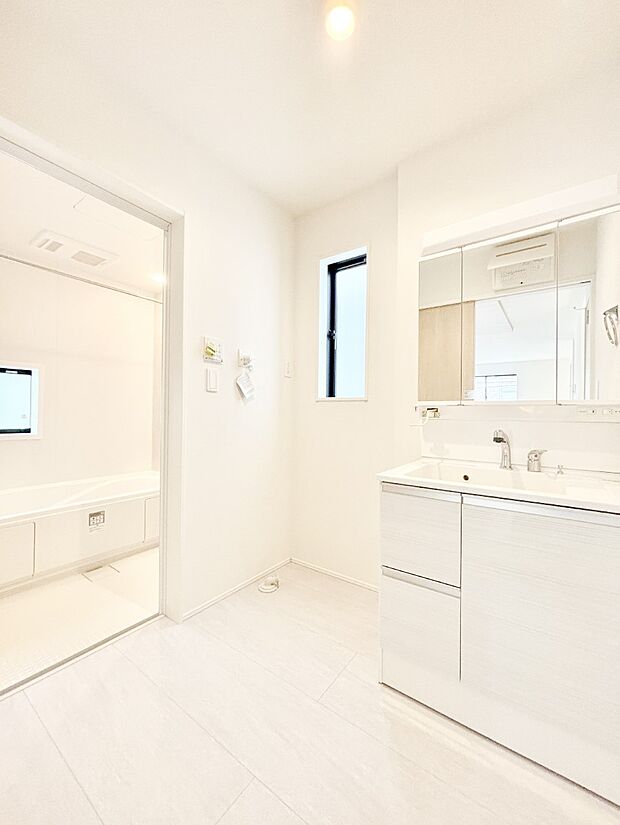 広々とゆとりのあるランドリースペース。  