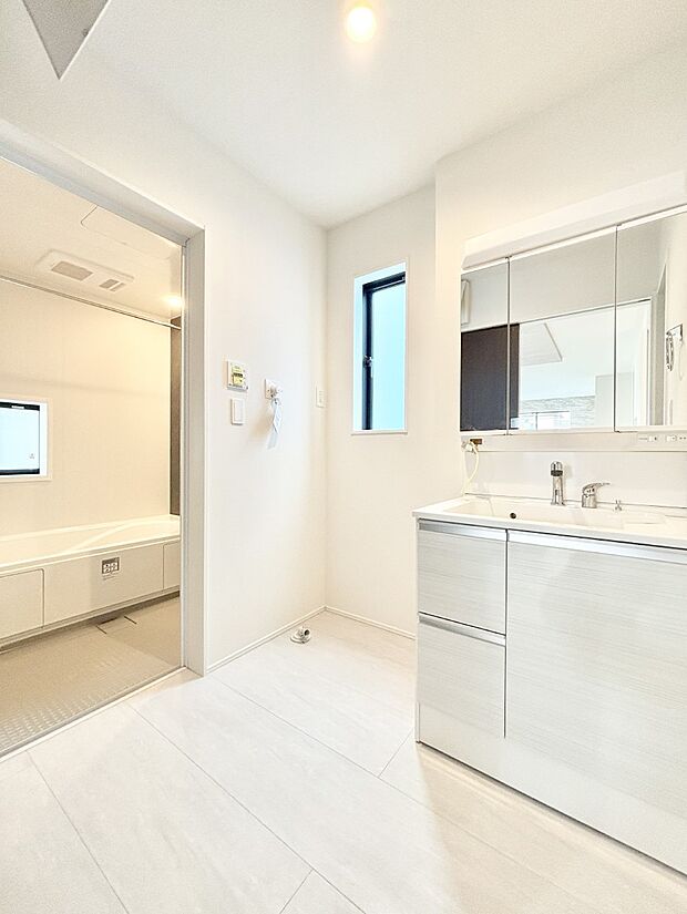 広々とゆとりのあるランドリースペース。