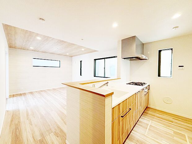 料理をしながらご家族との会話を楽しめる対面カウンターキッチン