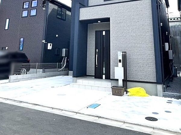 外観「無料オンライン相談」受付中！生活に欠かせない駐車スペース。