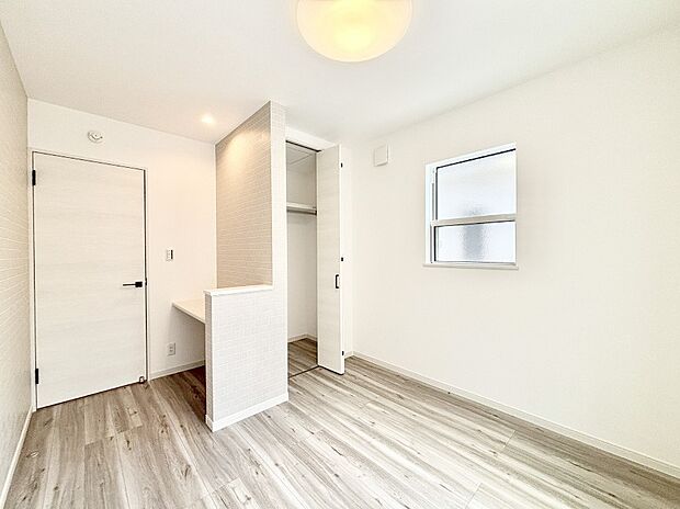 使いやすい形でベットや家具の置き方にも困ることもありません。   