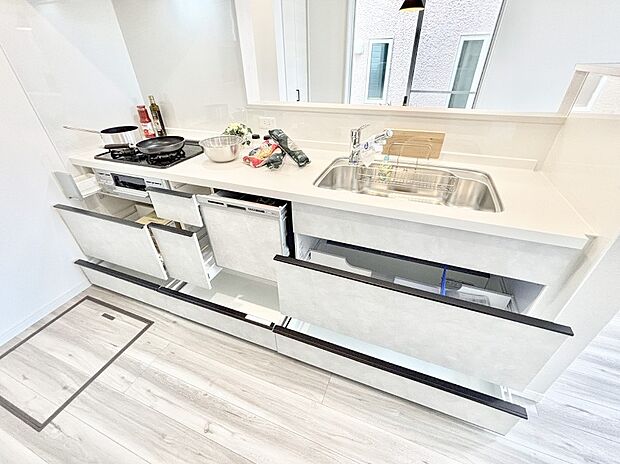 使いやすさを優先したスライド式収納タイプ!