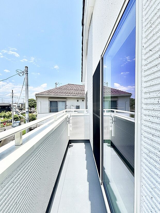 ゆったりバルコニーだから沢山お洗濯ものを干せます。