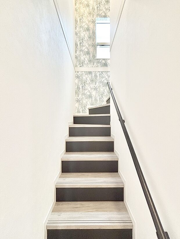 安全性を考慮し階段には手すりを設置しています