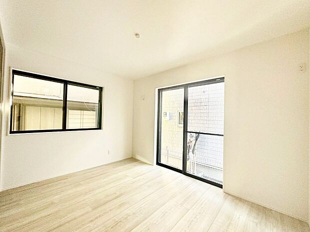 使いやすい形でベットや家具の置き方にも困ることもありません。