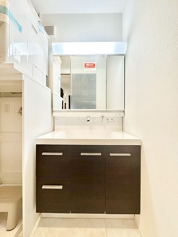 収納力と機能性に優れた洗面化粧台