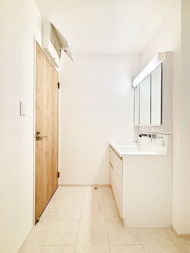 ゆとりの洗面スペースで朝の身支度もラクラク  