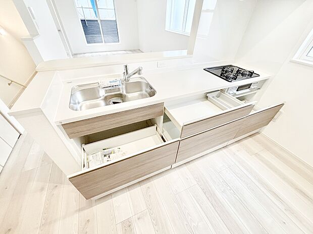 使いやすさを優先したスライド式収納タイプ!