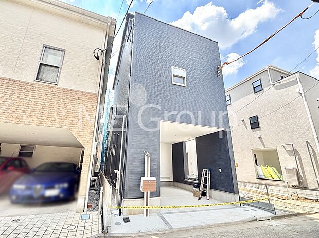 洗練された外観、上質な住空間が広がる室内は永く安心して過ごせる住居です。