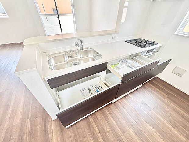 使いやすさを優先したスライド式収納タイプ！