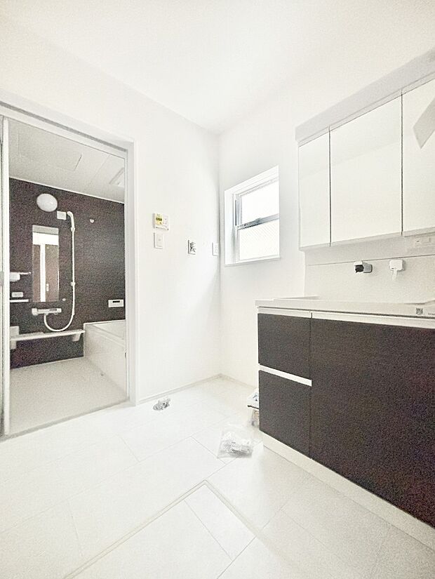 広々とゆとりのあるランドリースペース。  