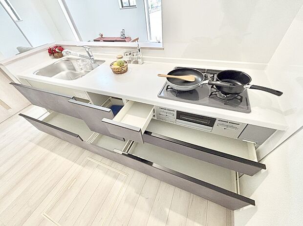 使いやすさを優先したスライド式収納タイプ！