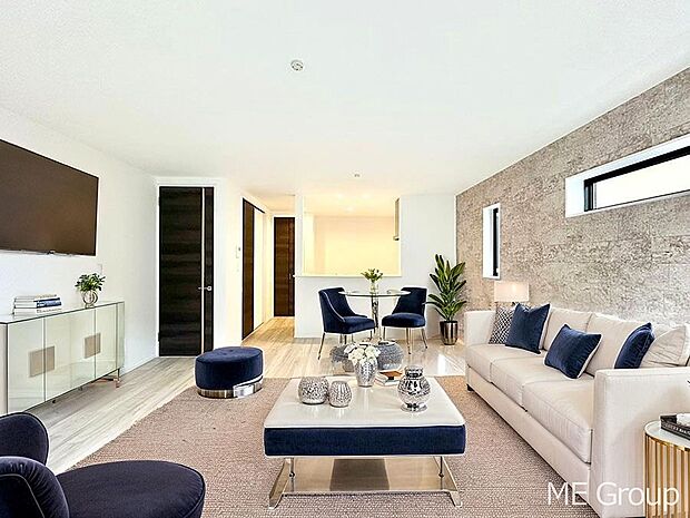 ご家族の賑やかな話し声で包まれる明るいリビング ※家具はCGです