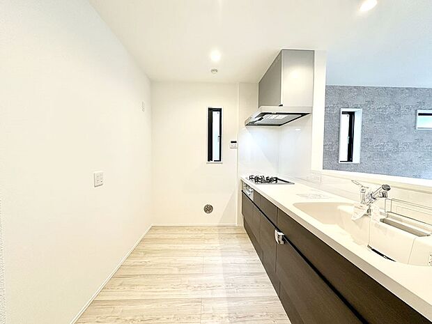 ゆとりあるキッチンではご家族と楽しくお料理ができます。