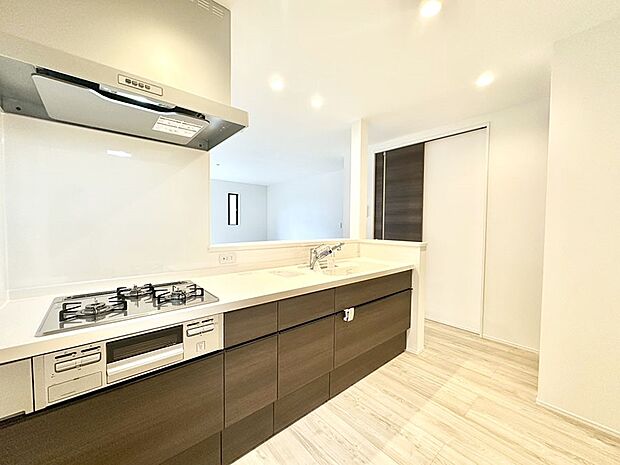 料理をしながらでもご家族との会話を楽しめる対面キッチン