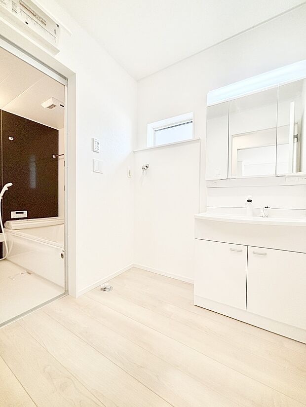 広々とゆとりのあるランドリースペース。  