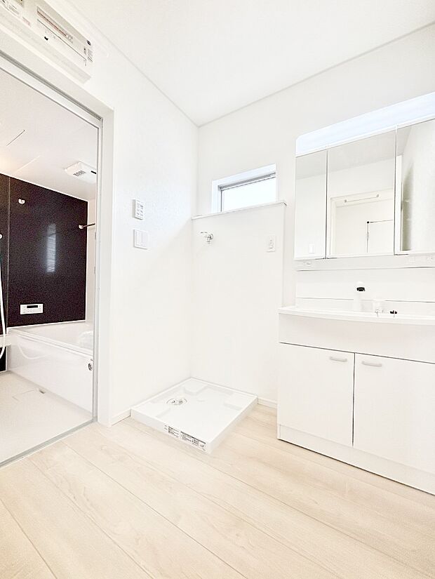 広々とゆとりのあるランドリースペース。  