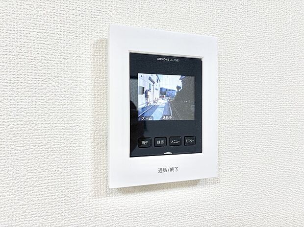 訪問者が一目でわかる安心のＴＶモニター付きインターホン。 
