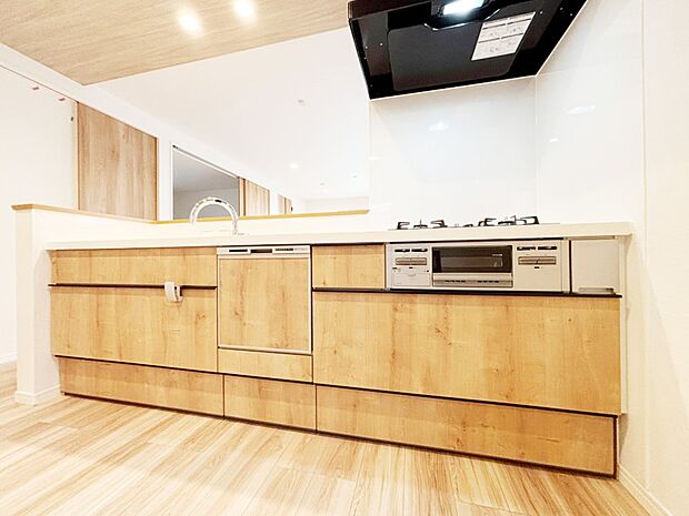 広々とした使い勝手の良いキッチンで日々のお料理も楽しくなりそう